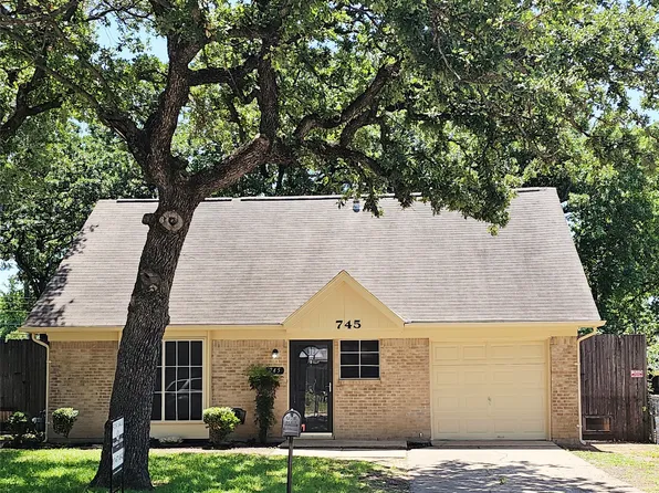 745 W Cedar St, Hurst, TX 76053