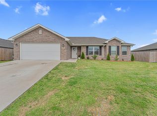 200 Post Oak Ave, Gentry, AR 72734