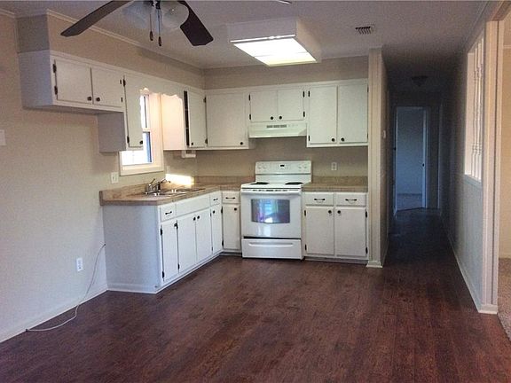 4th image of 8 Ipswich Dr
