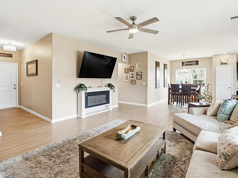 320 Honeycomb Ln — Photo 8