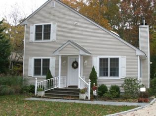 22 Lake Dr, Southampton, NY 11968