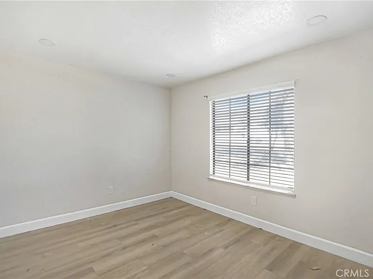 1142 W King St — Photo 7