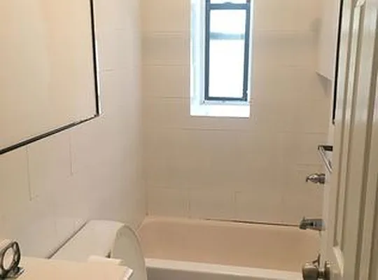 Rented by Lang Realty LLC | media 8