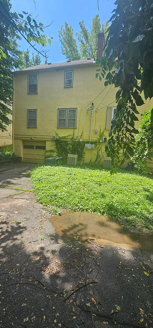 612-614 E 63rd Terrace — Photo 2