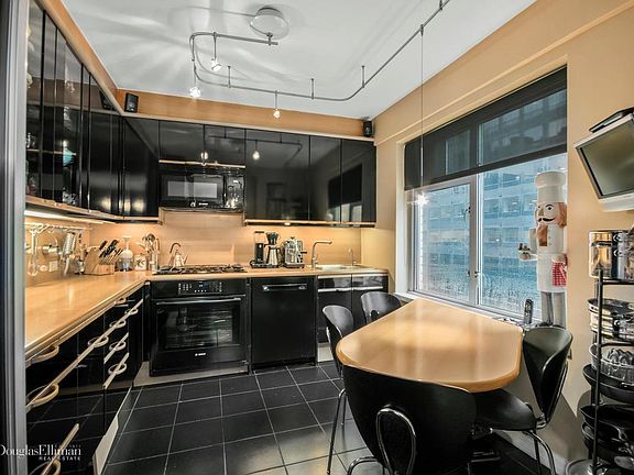 4th image of 200 E 57th St APT 9L