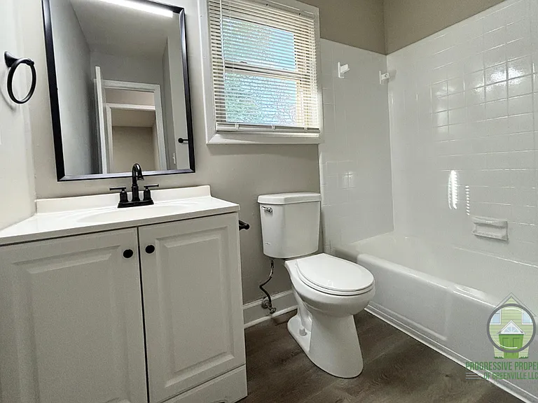 Maple Court Apartments — Photo 8
