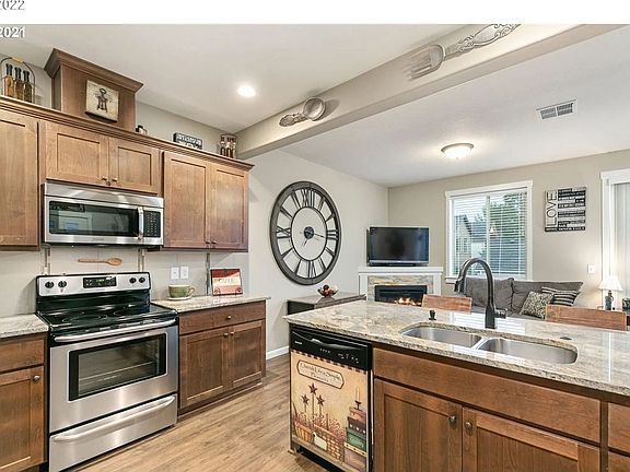 5th image of 4225 NE 34th Way