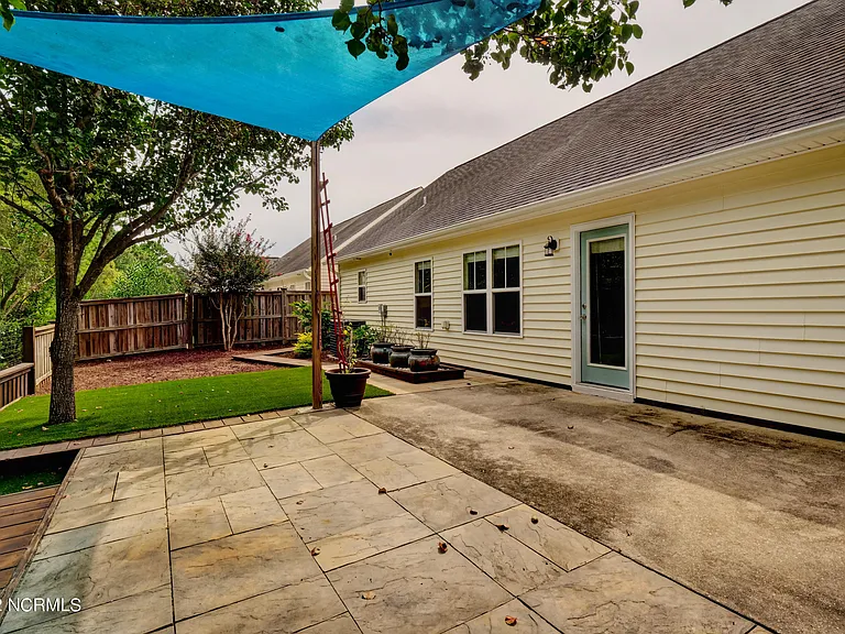 611 Catamaran Dr — Photo 32