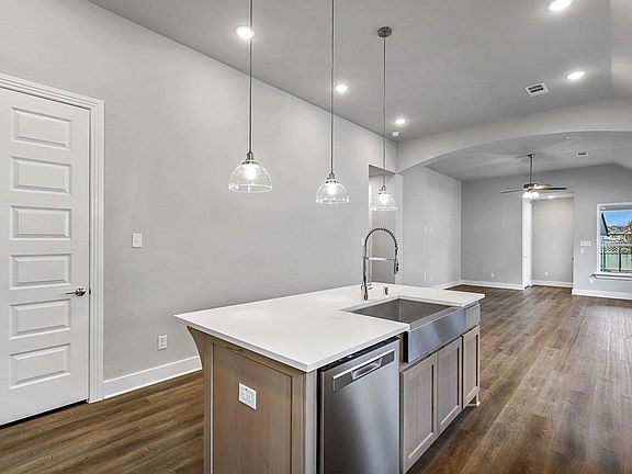 4th image of 2344 Gray Dr