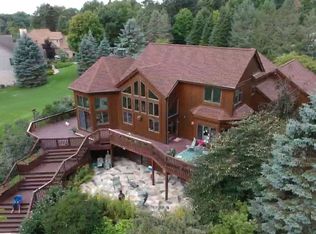 8775 Bayview Ct, Pinckney, MI 48169