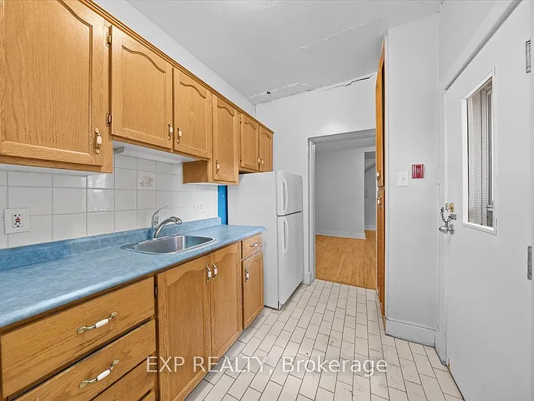 484 Gilmour St #1 — Photo 15