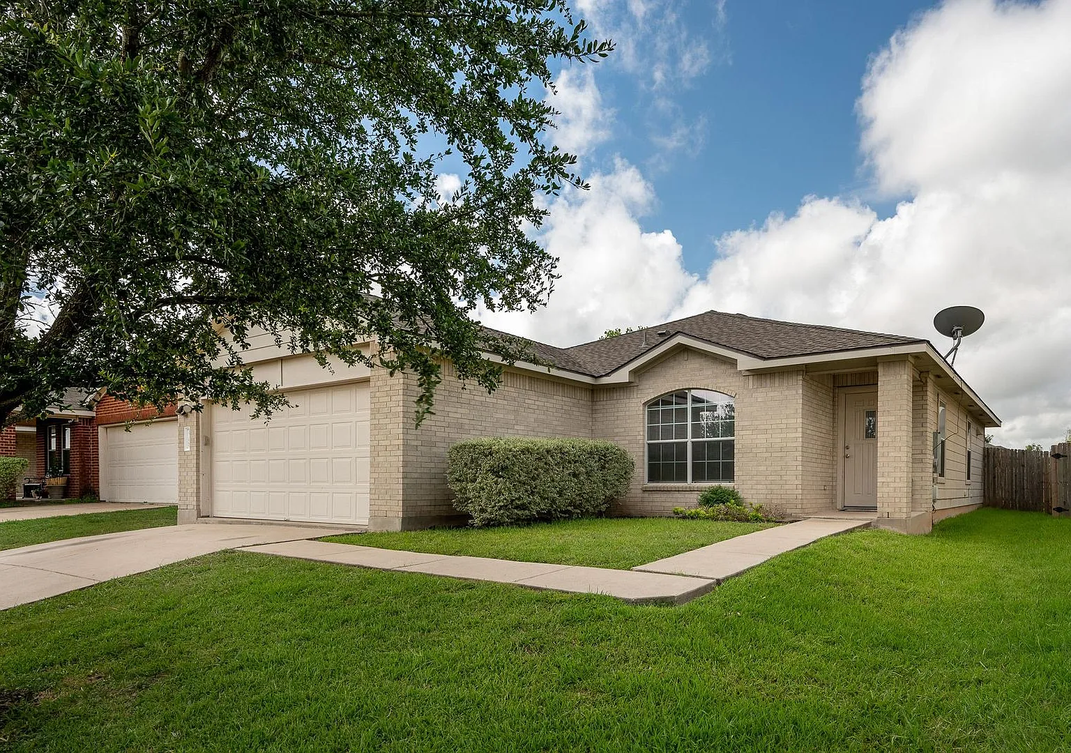 Updated 4BD/2BA Home Close to Airport, Tesla & Parks! — Photo 1