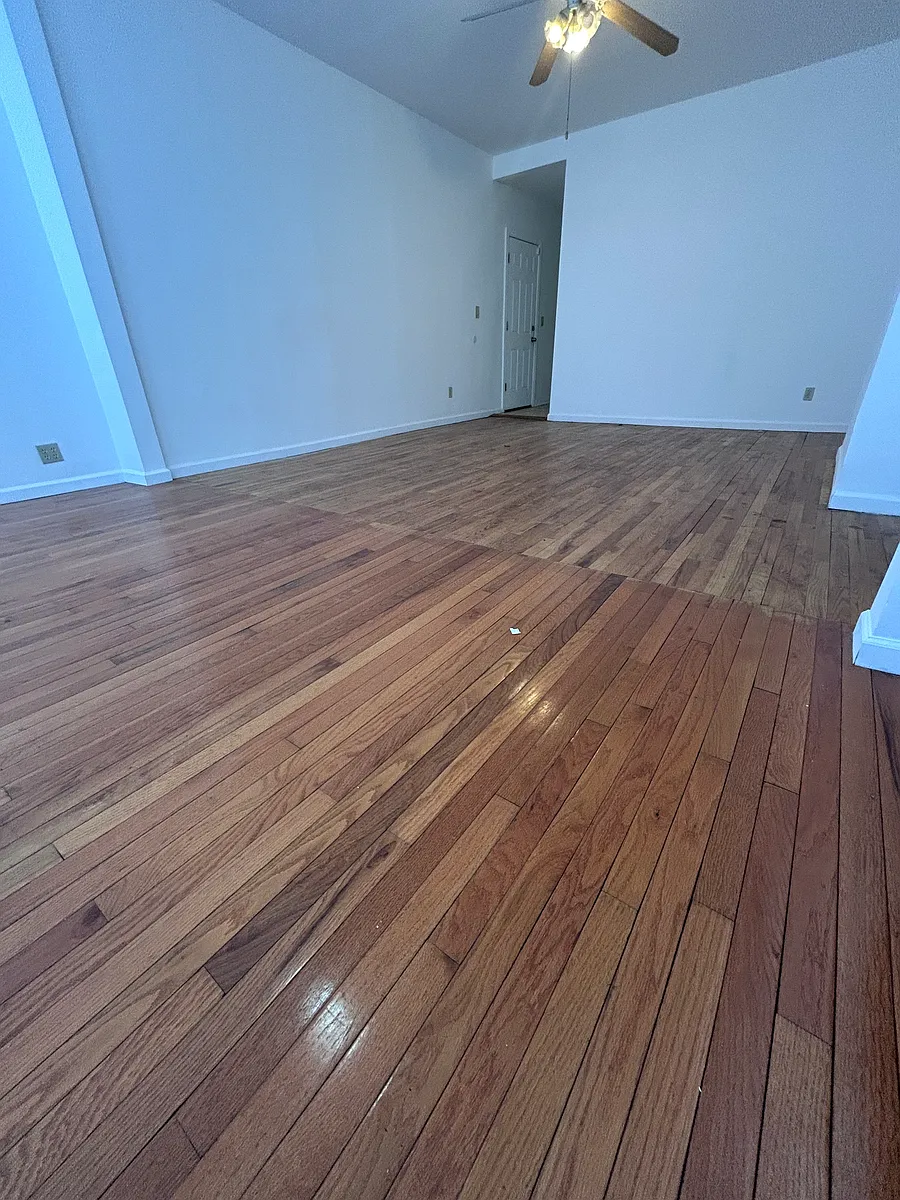 Building Photo - 636 E 230th St #1