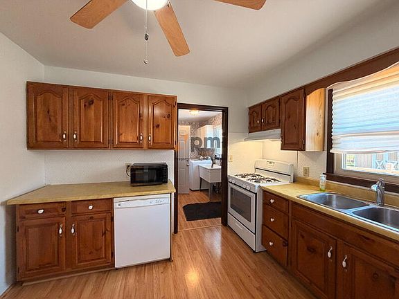 5th image of 9537 Arthur St