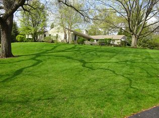 650 Braeburn Rd, Inverness, IL 60067