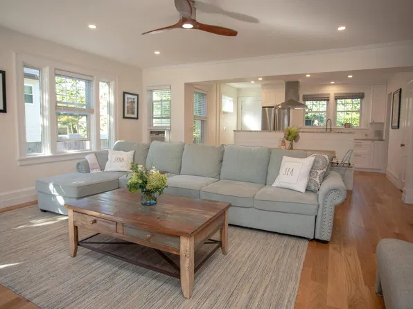 43 Red Cross Ave, Newport, RI 02840