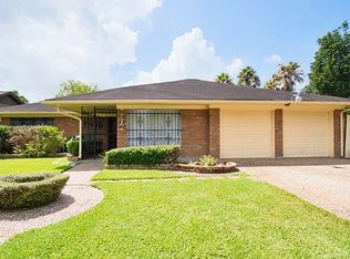 8306 Glenscott St, Houston, TX 77061