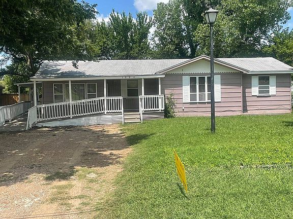 2nd image of 1004 Seago Dr