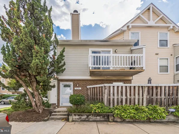 4349 Pembrook Village Dr #40, Alexandria, VA 22309