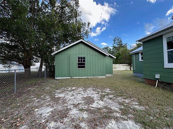 5th image of 241 S Elm Ln