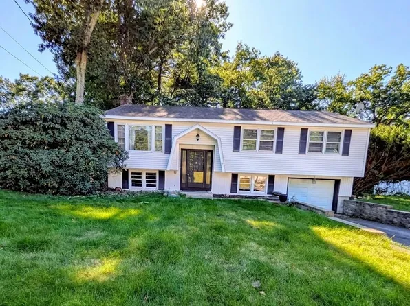 8 Radcliffe Drive, Nashua, NH 03062