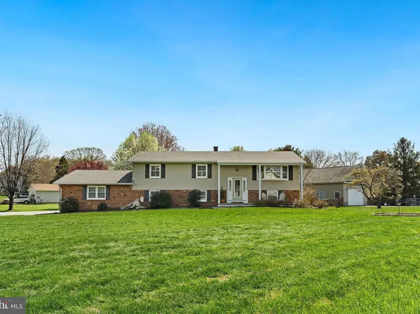 201 Beachside Dr, Stevensville, MD 21666