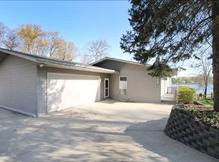 4221 Causeway Dr NE, Lowell, MI 49331