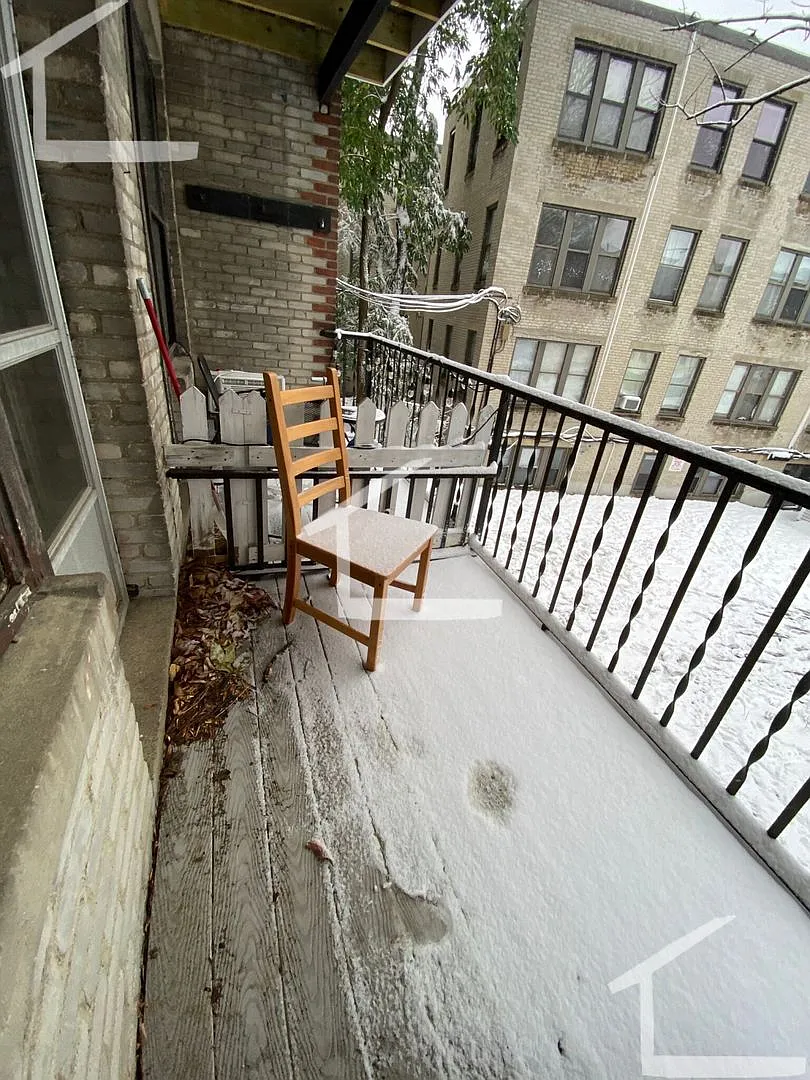 Charming 1 Bedroom — Photo 4