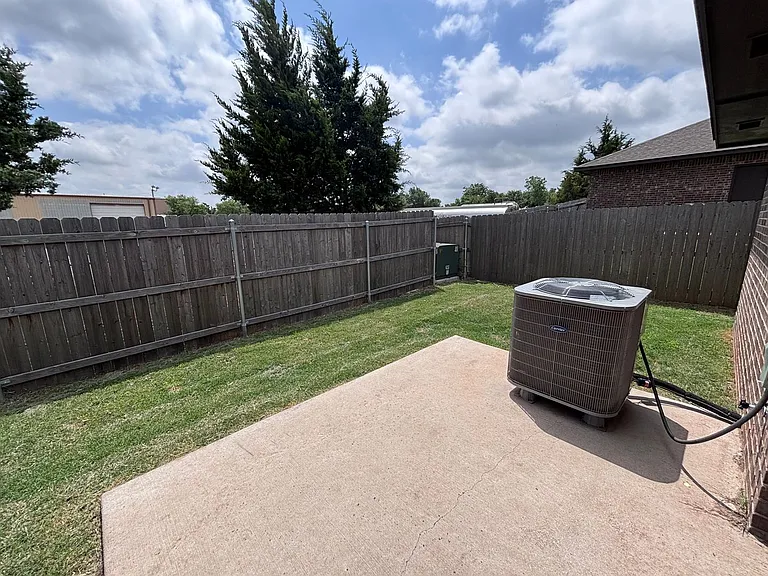 7520 Redbud Villa Ct #B — Photo 27