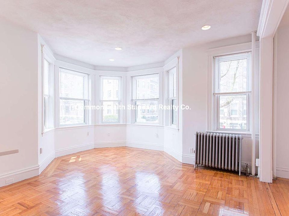 2nd image of 111 Queensberry St #1AC