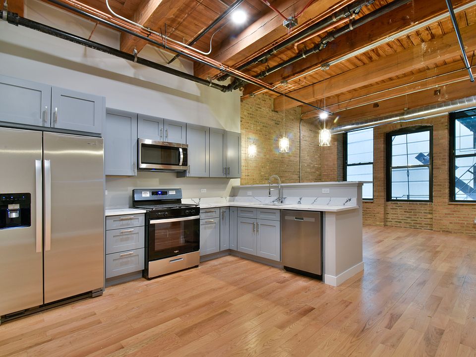 1st image of 203-11 E Illinois St