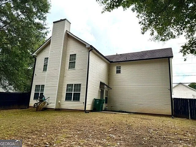 4 bed, 2.5 bath, 2028 sqft, $2,500 — Photo 3