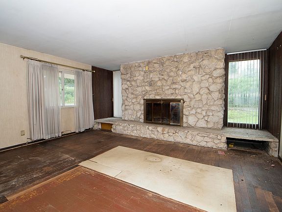 3rd image of 55452 Mayflower Rd