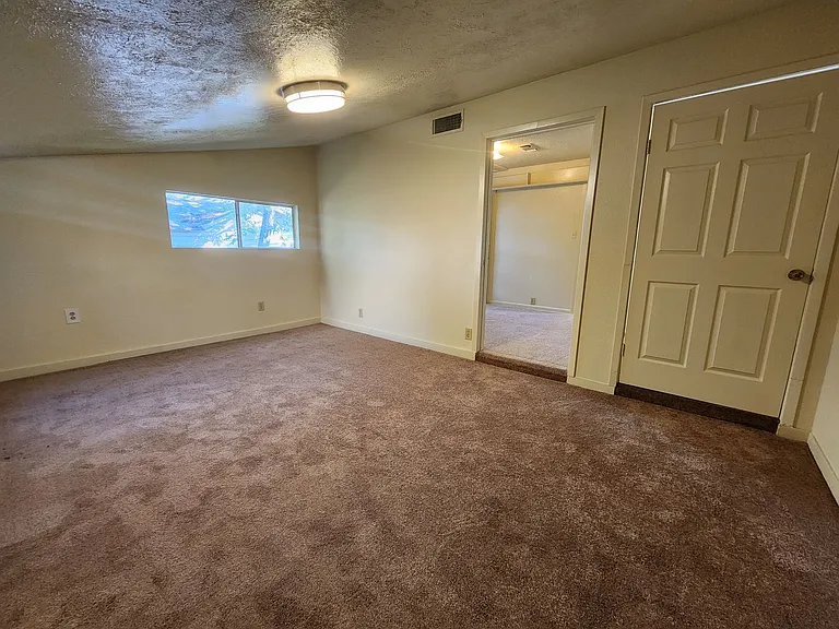 1516 Lindsey St — Photo 11