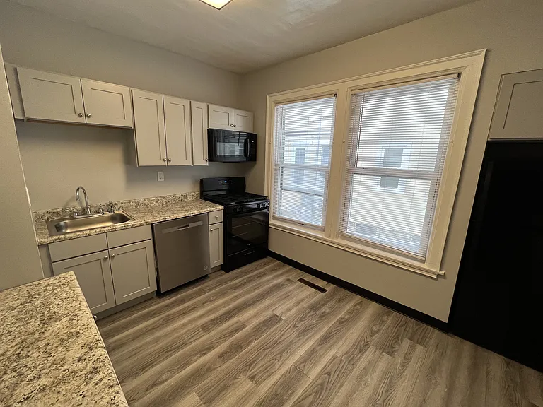576 Potomac Ave #3 — Photo 19