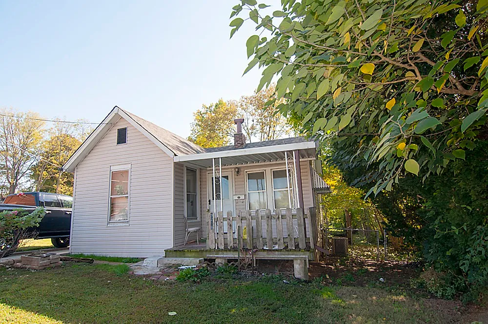 9218 Tudor Ave photo 1