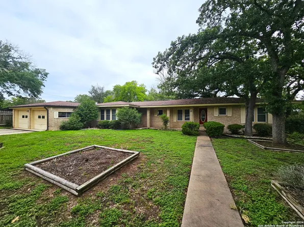 98 Shady Lane, Gonzales, TX 78155