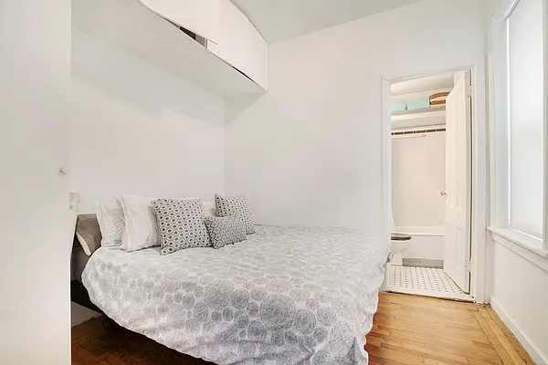 Rented by Bond New York | media 13