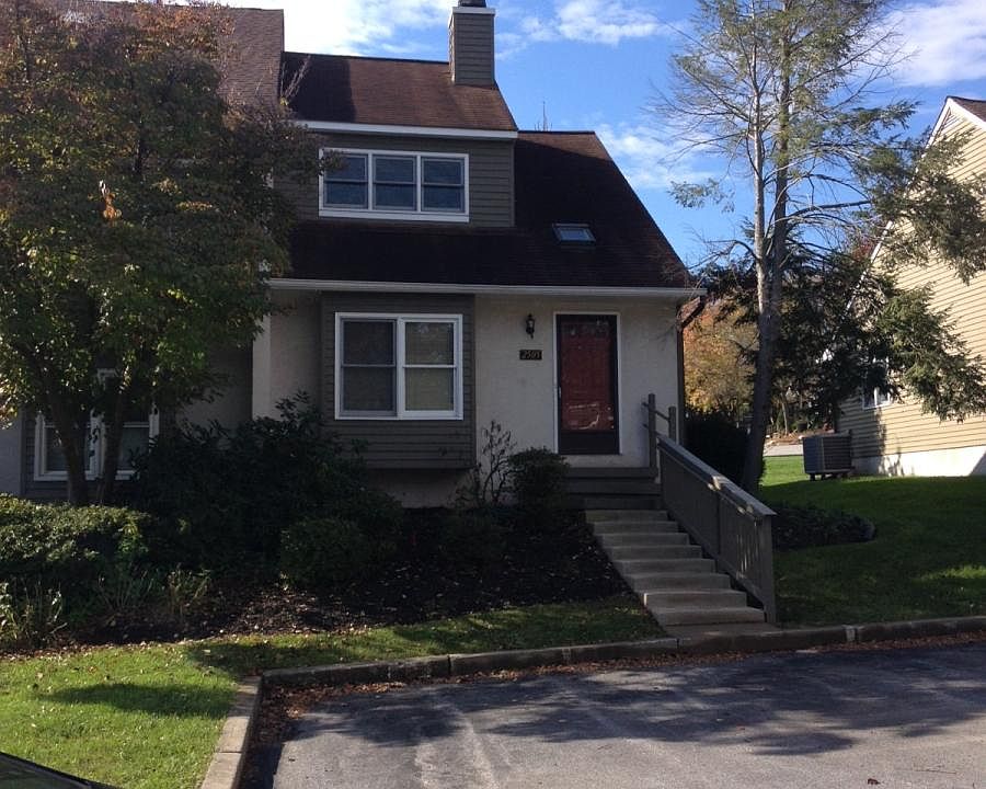 Townhouse with Parking