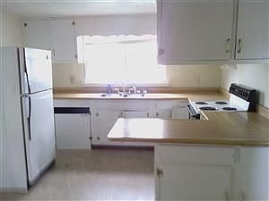4th image of 700 Auburn St