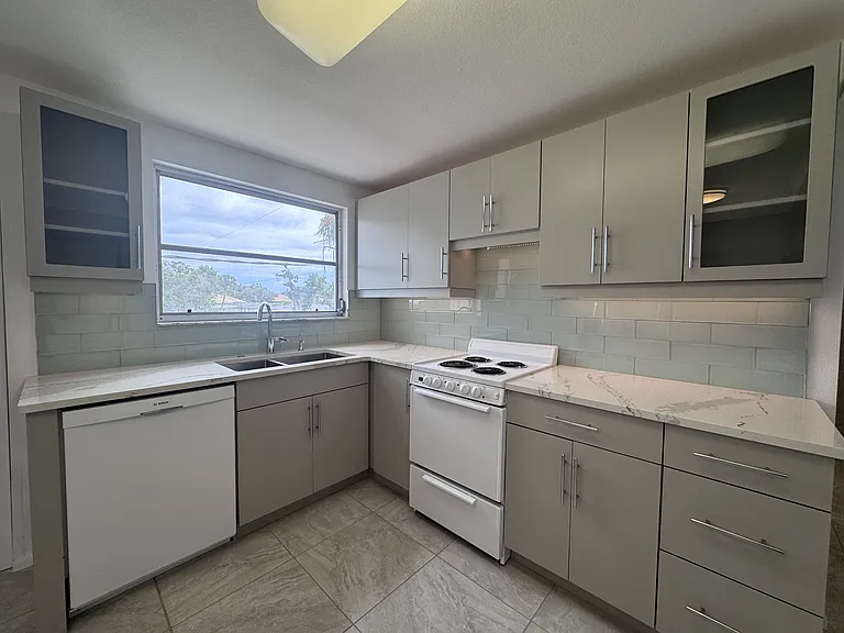 306 Parkside Dr — Photo 12
