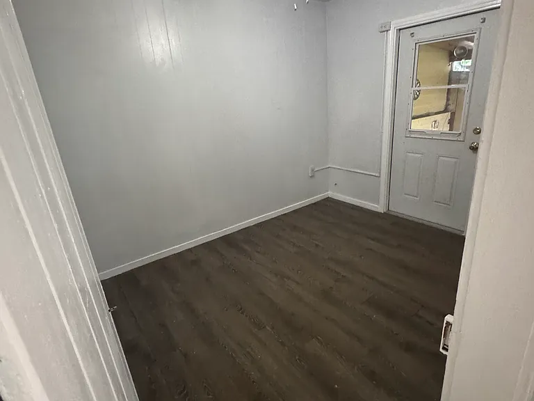 2532 Belmont Ave — Photo 10