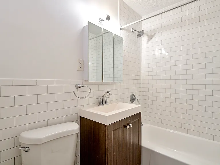 1952 1st Ave #4D — Photo 7