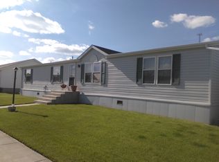 896 Blue Bell Dr, Minot, ND 58701