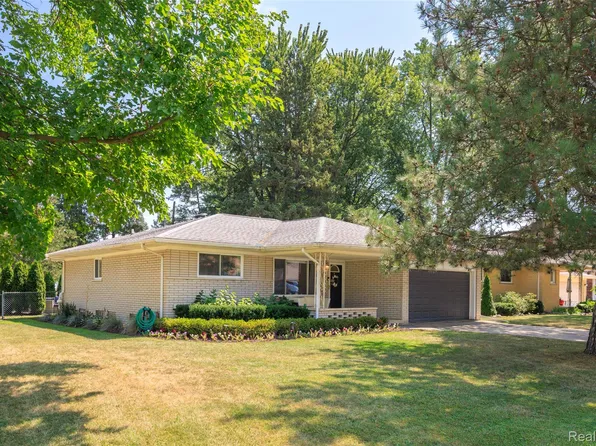 42460 Hanks Ln, Sterling Heights, MI 48314