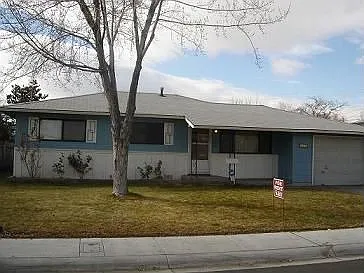 907 Lester Ave photo 1