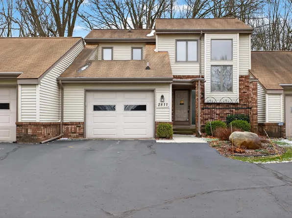 2811 S Wooddale Dr, Jackson, MI 49203