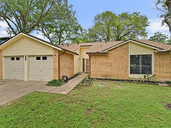 3rd image of 2411 Roehampton Dr