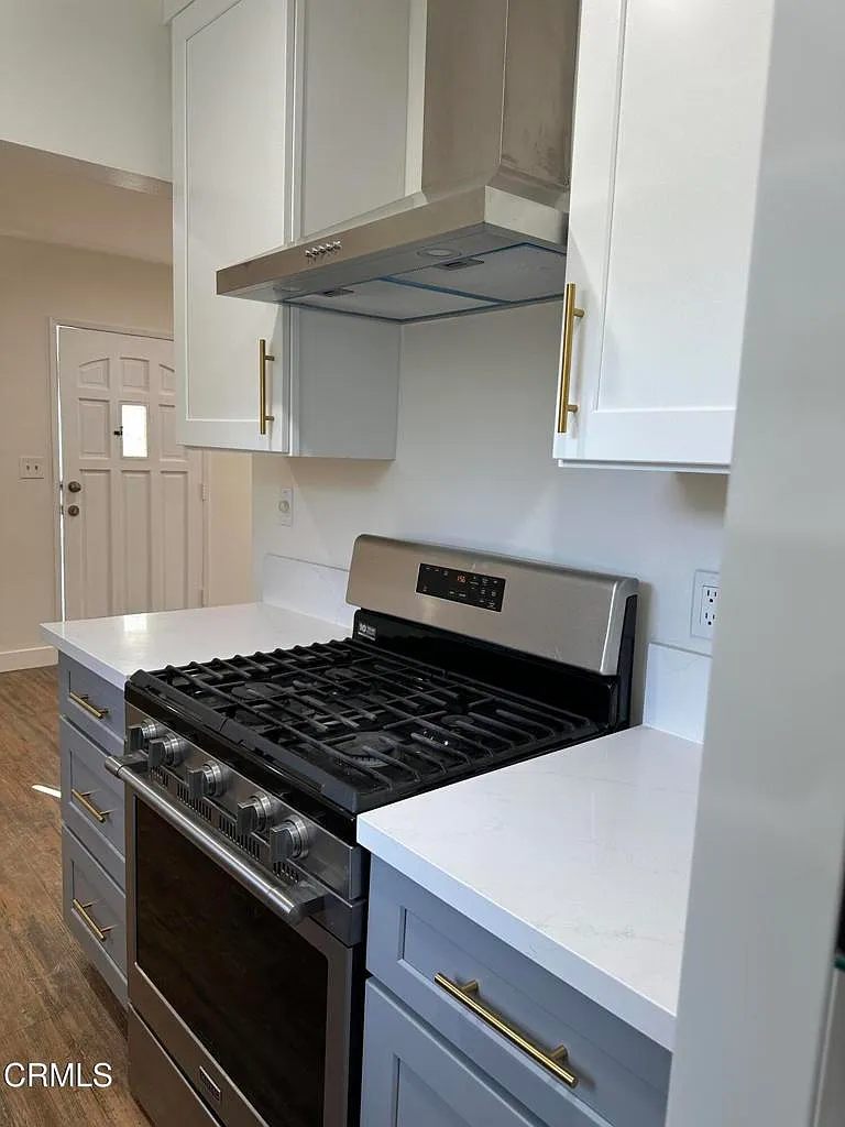 3 bed, 1.0 bath, 1000 sqft, $3,200 — Photo 4
