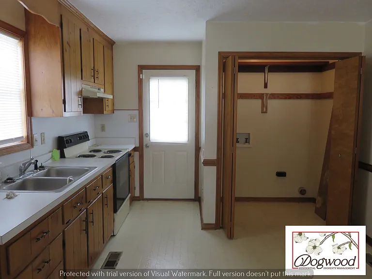101 N Mapleleaf Ave — Photo 3